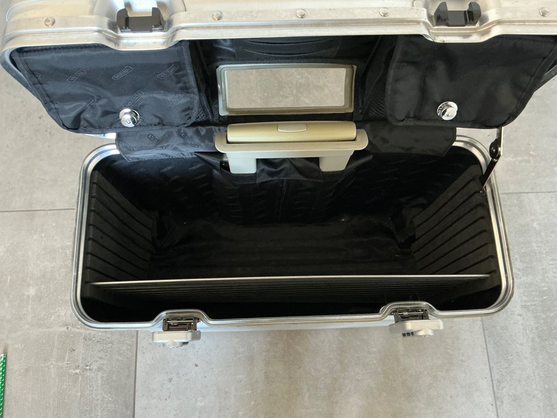 Rimowa Valigie: Pilotenkoffer RIMOWA – Usato da Carona venduto da LaDark11 7