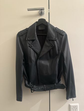 Perfect Giordano Ladies navy leather jacket NEW
