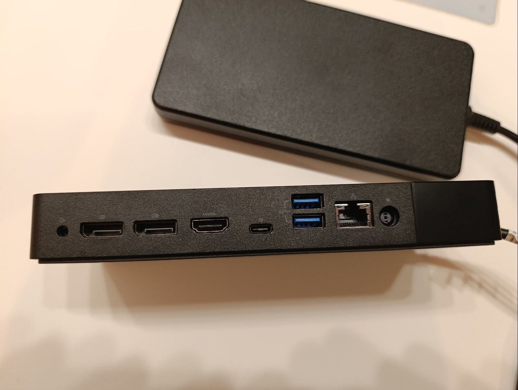 Dell Docking station: Dell Universal Docking station K20A – Usato da Aubonne venduto da jpiteira 2