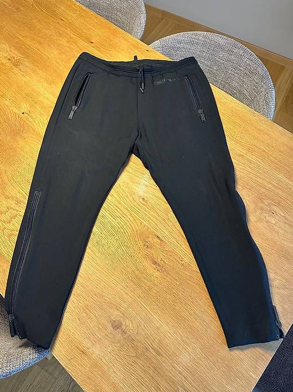 Dsquared2 Pantaloni: Dsquared2 Hosen – Usato da Wallisellen venduto da Michelle06