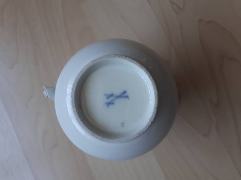 Karaffen: Milchkrüglein Meissen – Gebraucht aus Dürnten von kuh_7mdq 1