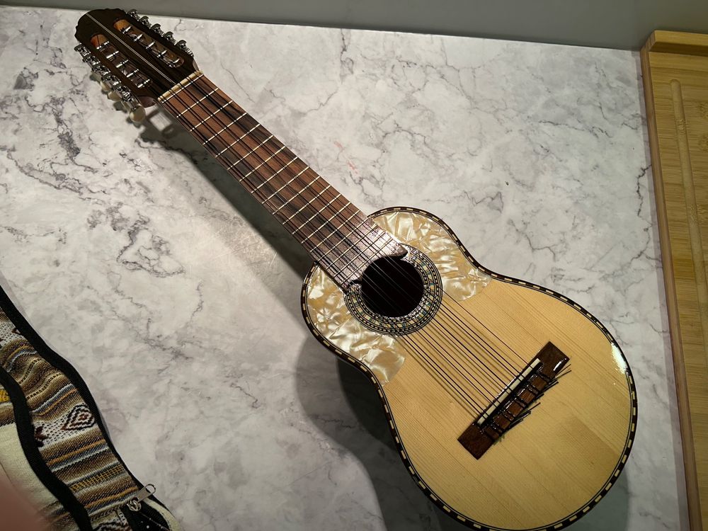 Charango (Gebraucht) in Basel für CHF 200 – mit Lieferung auf Ricardo ...