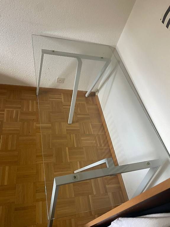 Scrivanie: Bureau en verre – Usato da St-Sulpice VD venduto da thi_9tg6 1
