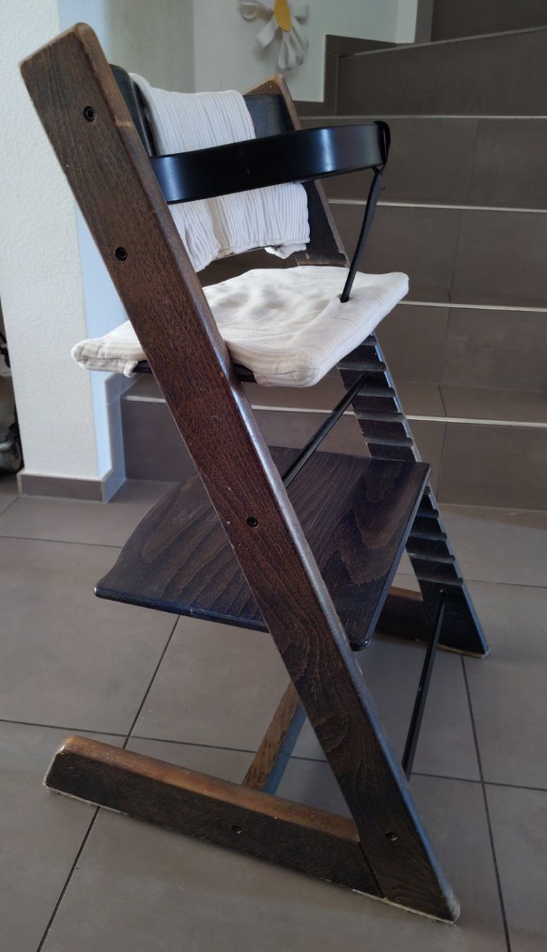 Stokke Chaises hautes: Stokke Triptrap mit Sicherheitsbügel und Sitzpolster – D'occasion à Aesch BL par mur_b7jh 1