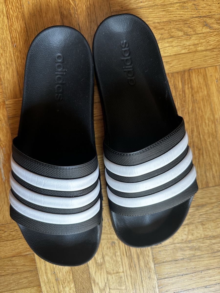 Adidas Scarpe da uomo: Adidas Adiletten Gr 43/44 – Usato da Zürich venduto da Muk777
