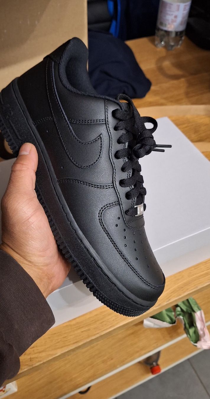 Nike Scarpe da uomo: AIR FORCE BLACK SZ 45 – Nuovo e nell'imballaggio originale da Matzingen venduto da Deysneakers01