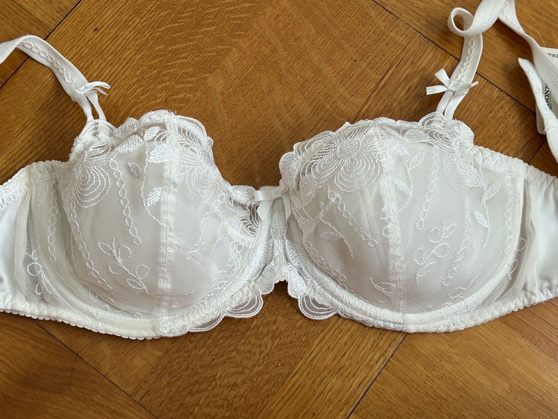 Sonstige Unterwäsche: Wunderschöner edler weisse BH von PRIMADONNA 80C – Gebraucht aus Bern von Smile-2707