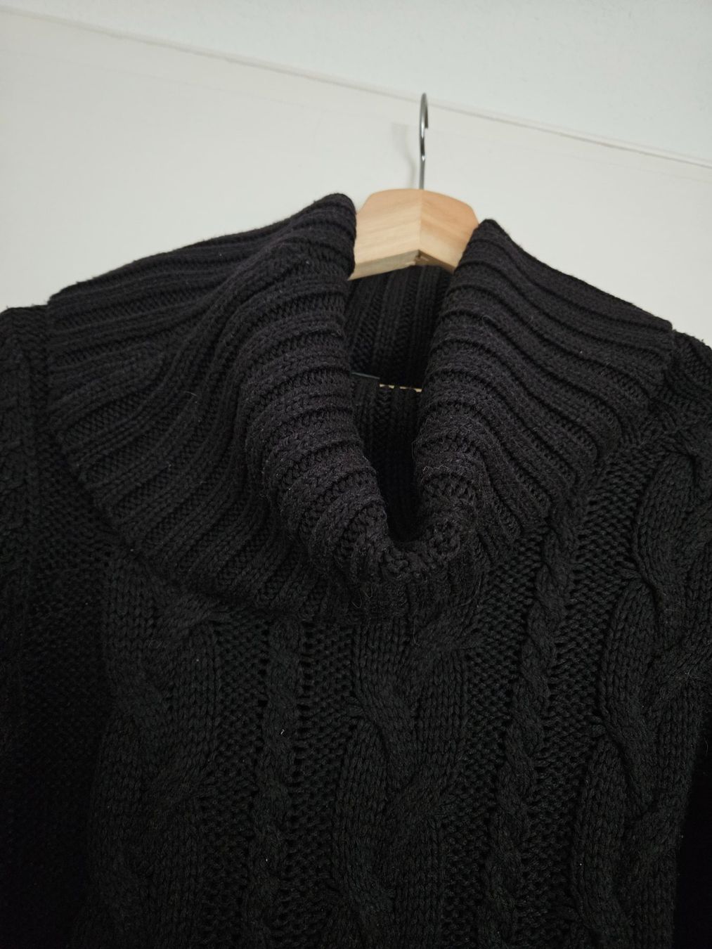 Pulls & Sweat-shirts: Strickpulli schwarz mit Rollkragen – D'occasion à Schaffhausen par sabrina915 2