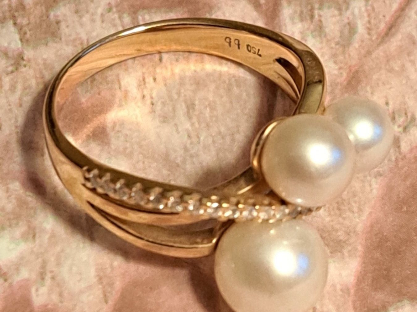 Anelli: Goldring mit Süsswasserzuchtperlen             und Diamanten – Usato da Bellach venduto da cocco27