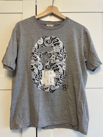 Tshirt von Bape x Undefeated, grau, Grösse M