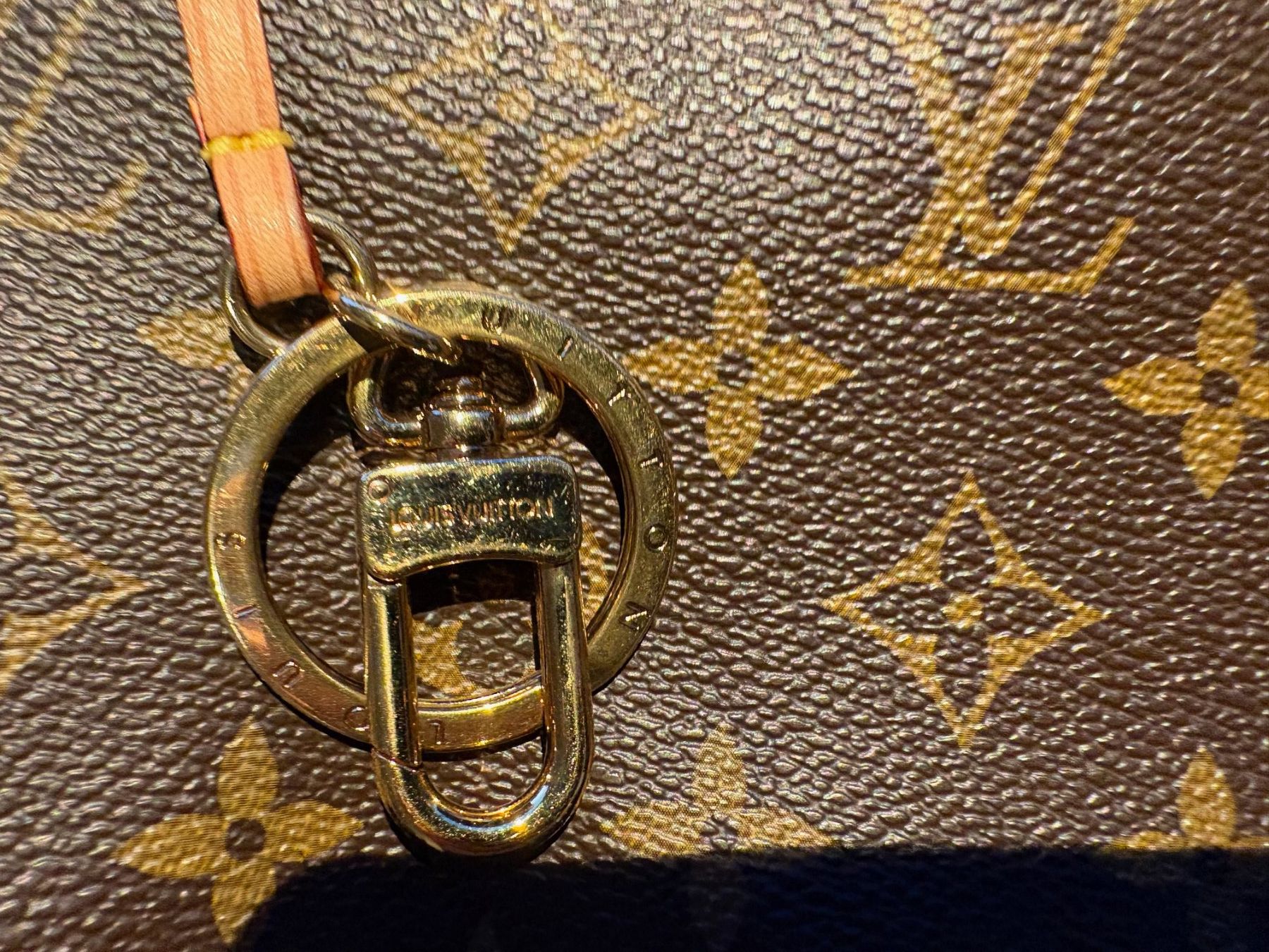 Louis Vuitton Taschen für Damen: Louis Vuitton Tasche "Artsy" - Original – Gebraucht aus Zürich von Sale_Gachnang 2