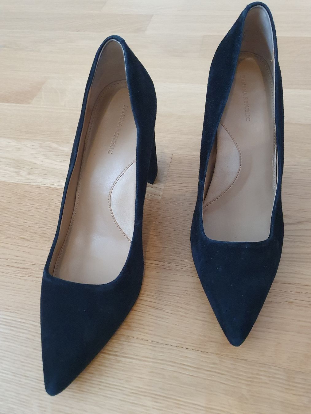 Banana Republic Damenschuhe: Schöner Pump schwarz wildleder – Gebraucht aus Wettingen von __Dom__ 3