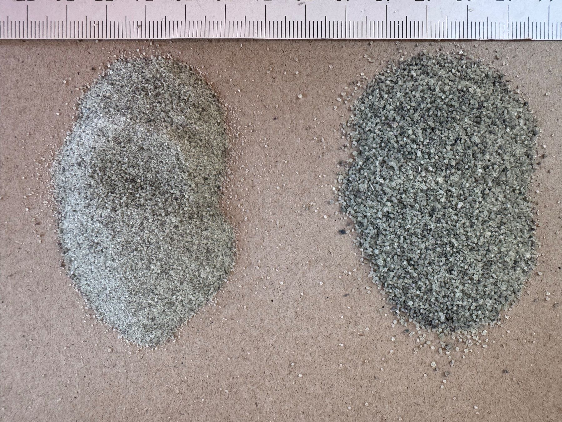 Pietre & tegole: Peridot. Olivin   extra  schön SAND    fein     DECO – Nuovo e nell'imballaggio originale da Leuggern venduto da gemshow 1