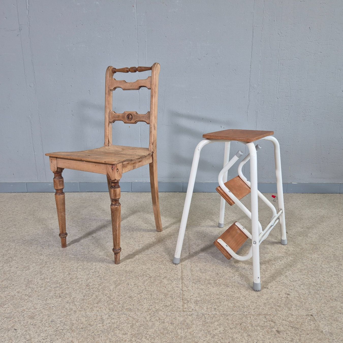 Sgabelli: Step-Stool Tritthocker 3-Tritt Hocker braun weiss – Usato da Nottwil venduto da Wondewa-Shop 2