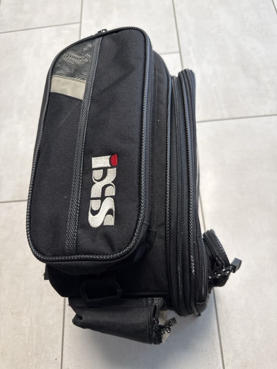 IXS Borse: IXS Tankrucksack Motorrad Tasche Schwarz – Usato da Hunzenschwil venduto da Amblazing 4