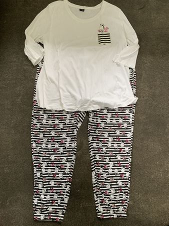 Pyjama Grösse 52/54 Neu