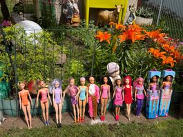 12 Barbie mit neu + 4 gratis