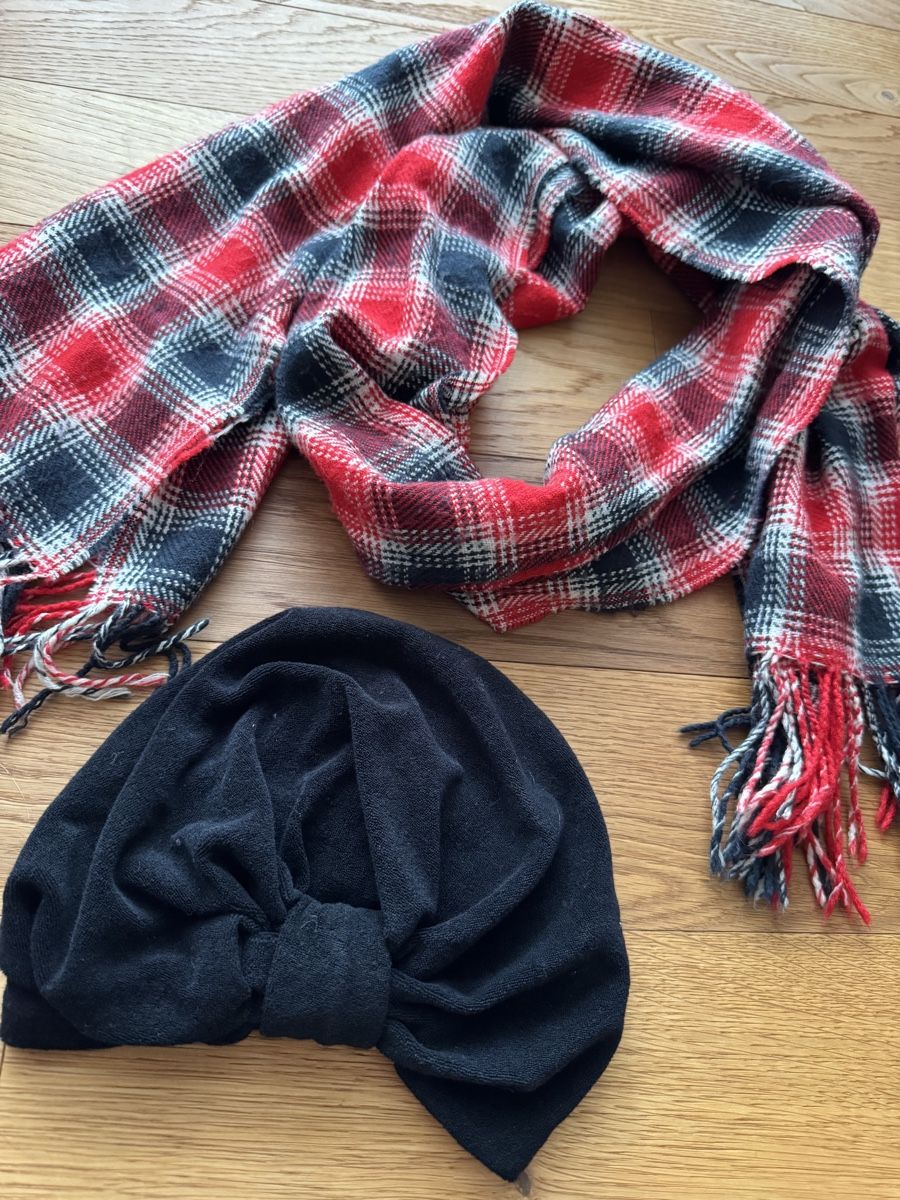Foulard & Sciarpe: DIVIDED Scarf & Fashy Hat Set, Fall/Winter Style! – Usato da Andermatt venduto da stark19 1