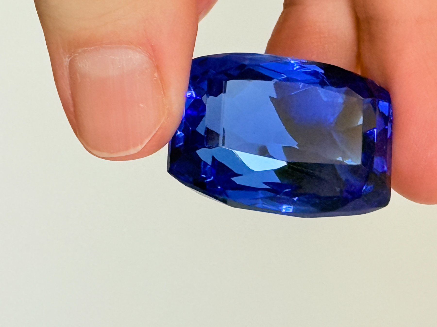 Mineralien & Heilsteine: 68.75 Ct Certified Loose Gemstone – Neu und originalverpackt aus Genève von AWWA 7
