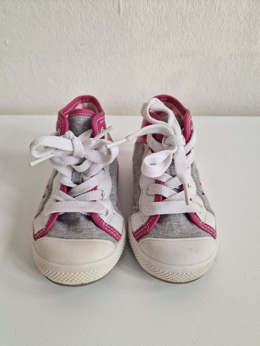 Scarpe per ragazze: Mädchen Sneaker Venice Gr. 24 Weiss Pink Grau – Usato da Hallau venduto da CHACLA 1