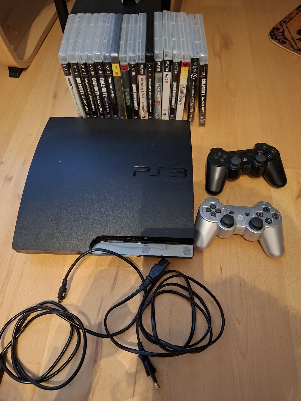 Sony Console: Playstation 3 mit 2 Controller, Kabel und 17 Spielen – Usato da Eschenbach LU venduto da Stephhofmann