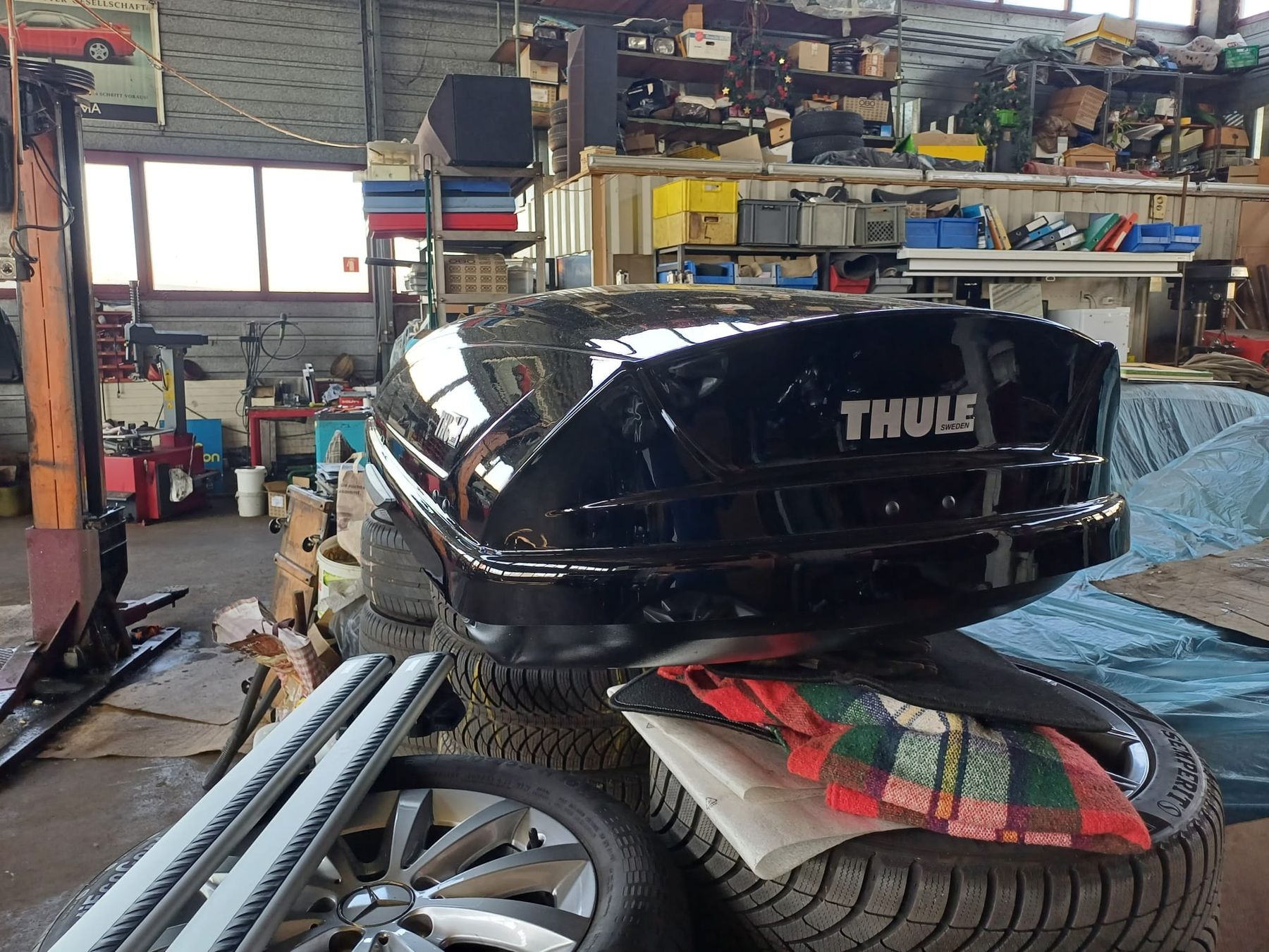 Thule Box da tetto: Thule Motion 800 Dachbox + Dachträger – Usato da Olten venduto da Marsmobil 3