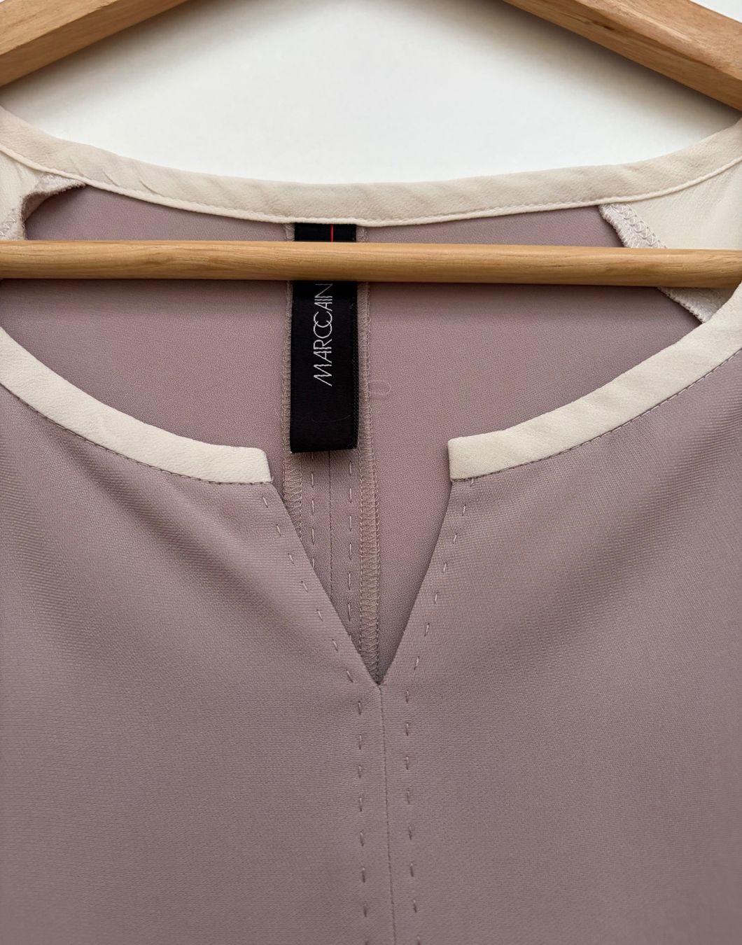 Marc Cain Chemisiers: Marc Cain Bluse mit Seide Einsatz Gr.N4 – D'occasion à Unterägeri par Jutka_04 1