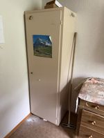 Holzschrank, wurde als Putzschrank genutzt