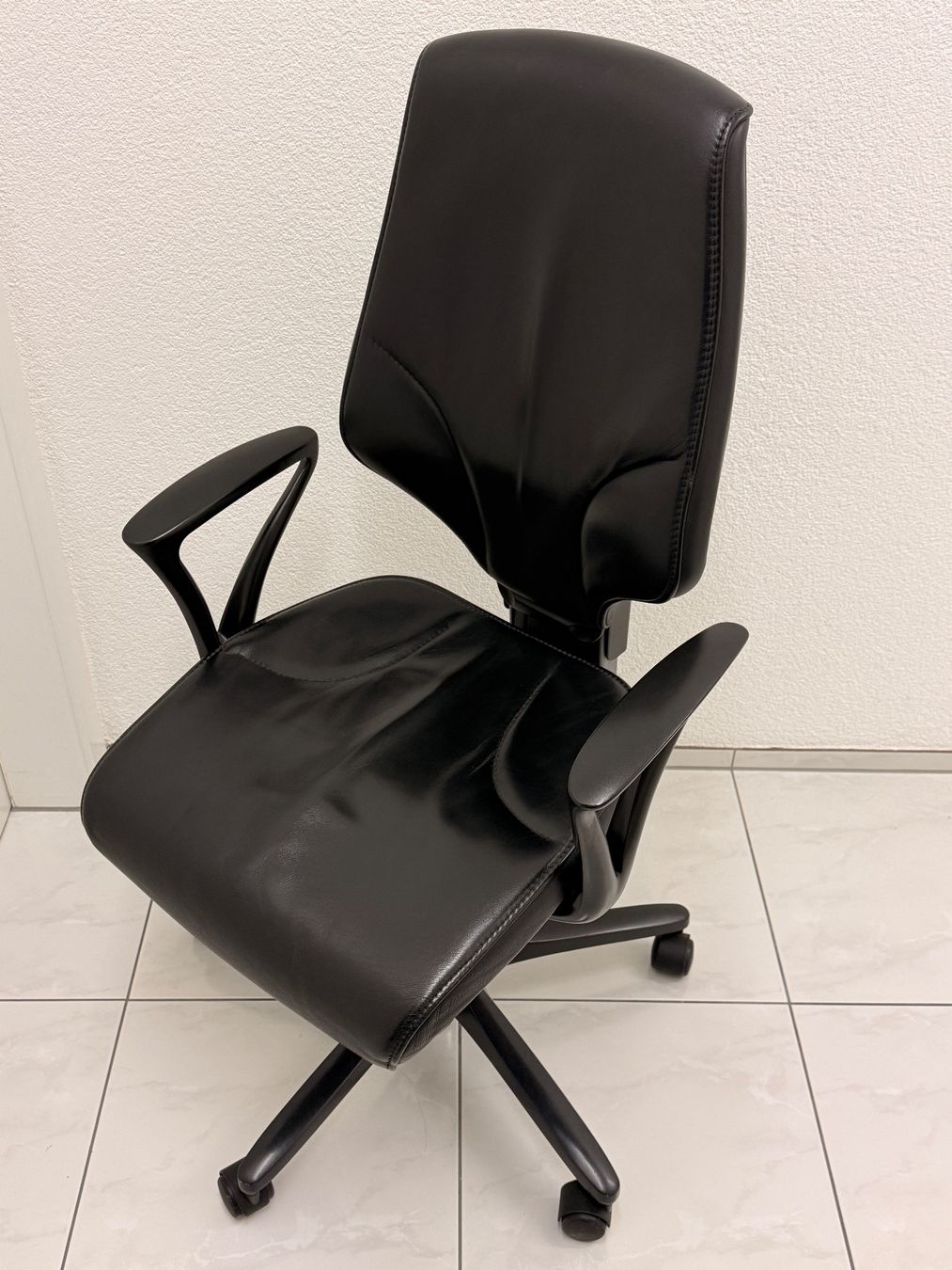 Giroflex Stühle: Bürostuhl Giroflex G64 (Echtleder) – Gebraucht aus Felben-Wellhausen von 9506 2