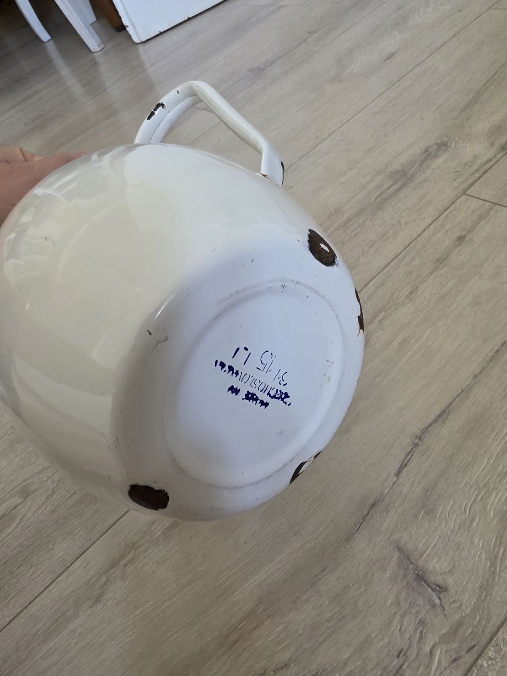 Teiere: alter Emaille Krug weiss mit blauem Rand gebraucht. – Usato da Wigoltingen venduto da Zuckerfee84 2
