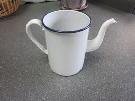 Alter Email-Krug, 1 Liter in weiss, blauer Rand