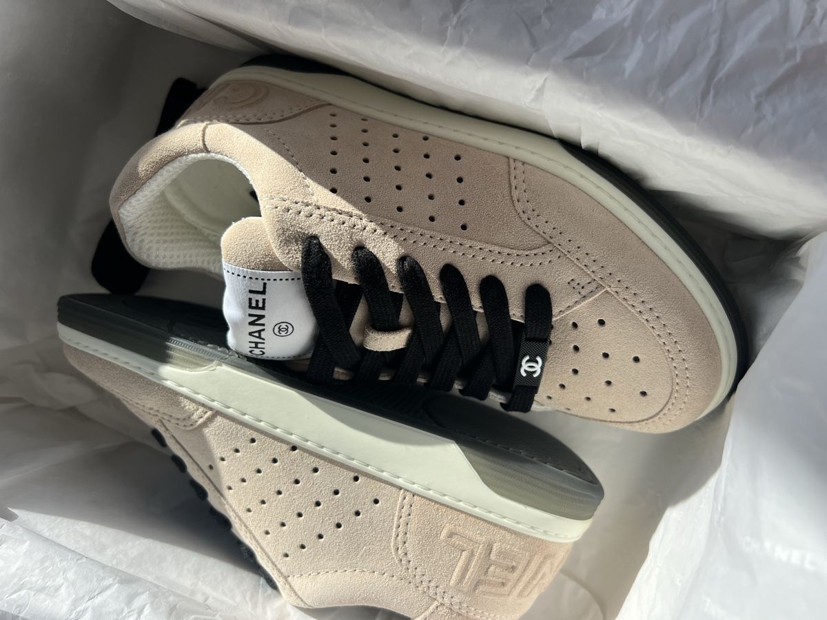 Chanel Scarpe da donna: Chanel suede sneakers new 36 – Nuovo (secondo la descrizione) da Basel venduto da hea_slg8 1