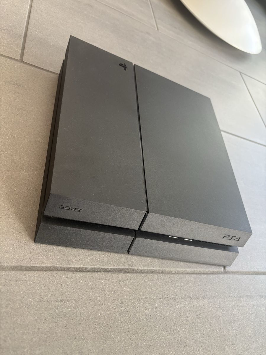 Sony Consoles: Sony PlayStation 4 Konsole mit Controller – D'occasion à Zofingen par chnuschti95 1