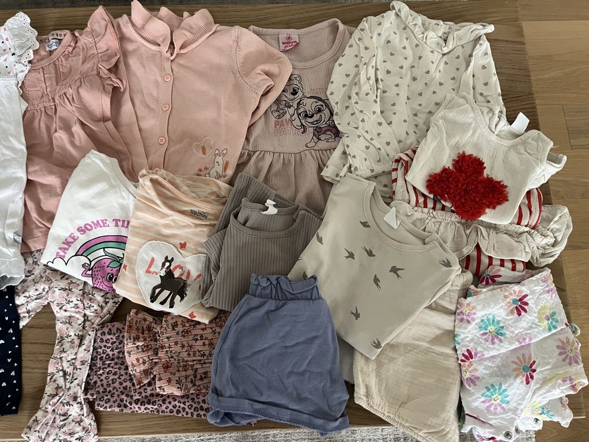 Lotti & Set di vestiti: Kleiderpaket Mädchen >25-teilig Gr. 86/92 – Usato da Balgach venduto da RianaT 1