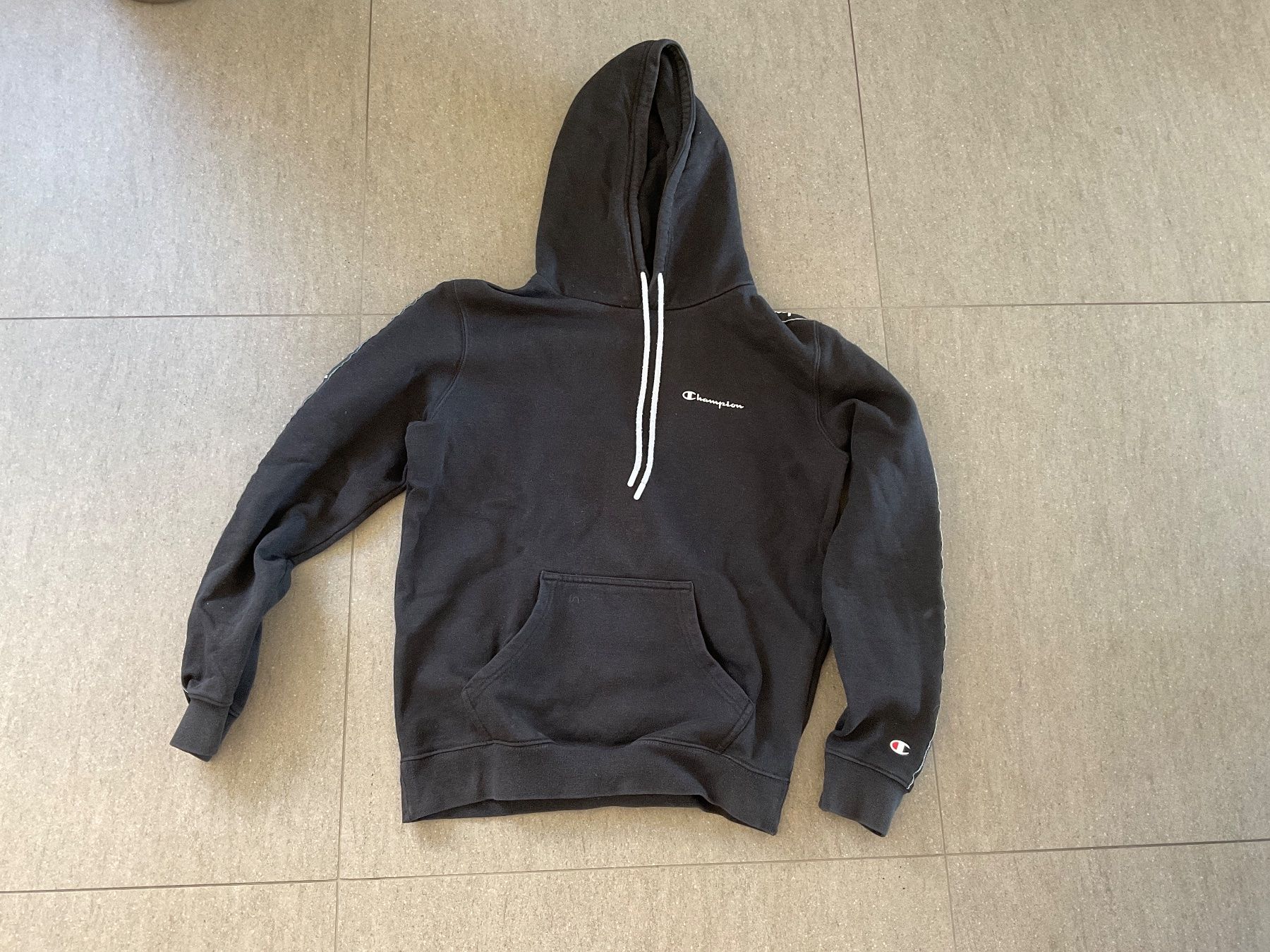 Pulls et sweat-shirts: Champion Kapuzenpullover schwarz – D'occasion à Herdern par sar_l8sf