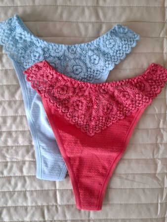 2x Damen Strings, Spitze Triumph Amourette, Gr. 36