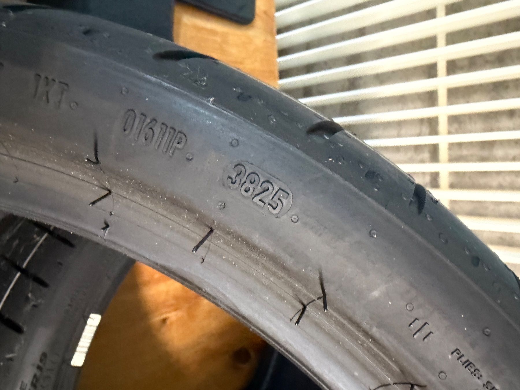 Pirelli Pneus & Kompletträder: Sommerpneus Pirelli 265/30/19 – Neu und originalverpackt aus Igis von sefispescha