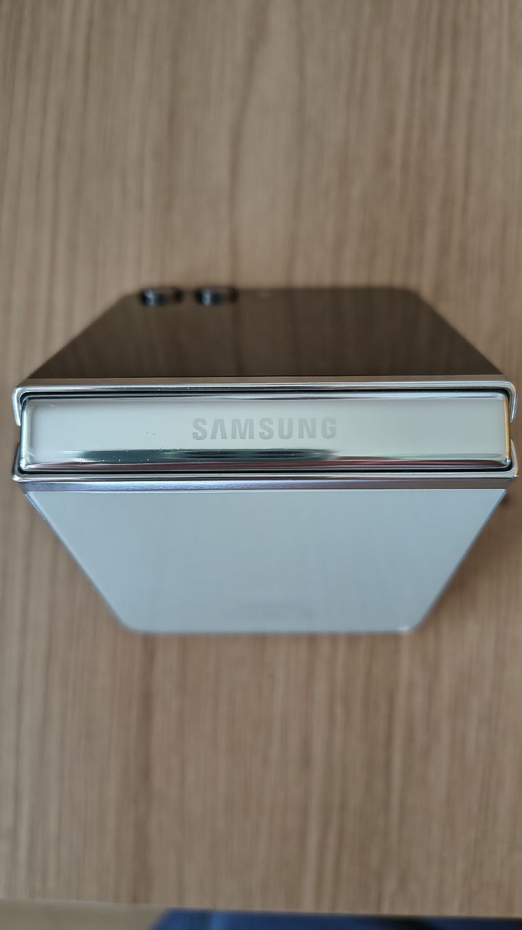 Samsung Portables: Samsung Galaxy Z Flip 5 Mint – D'occasion à Oberriet SG par freros01 2