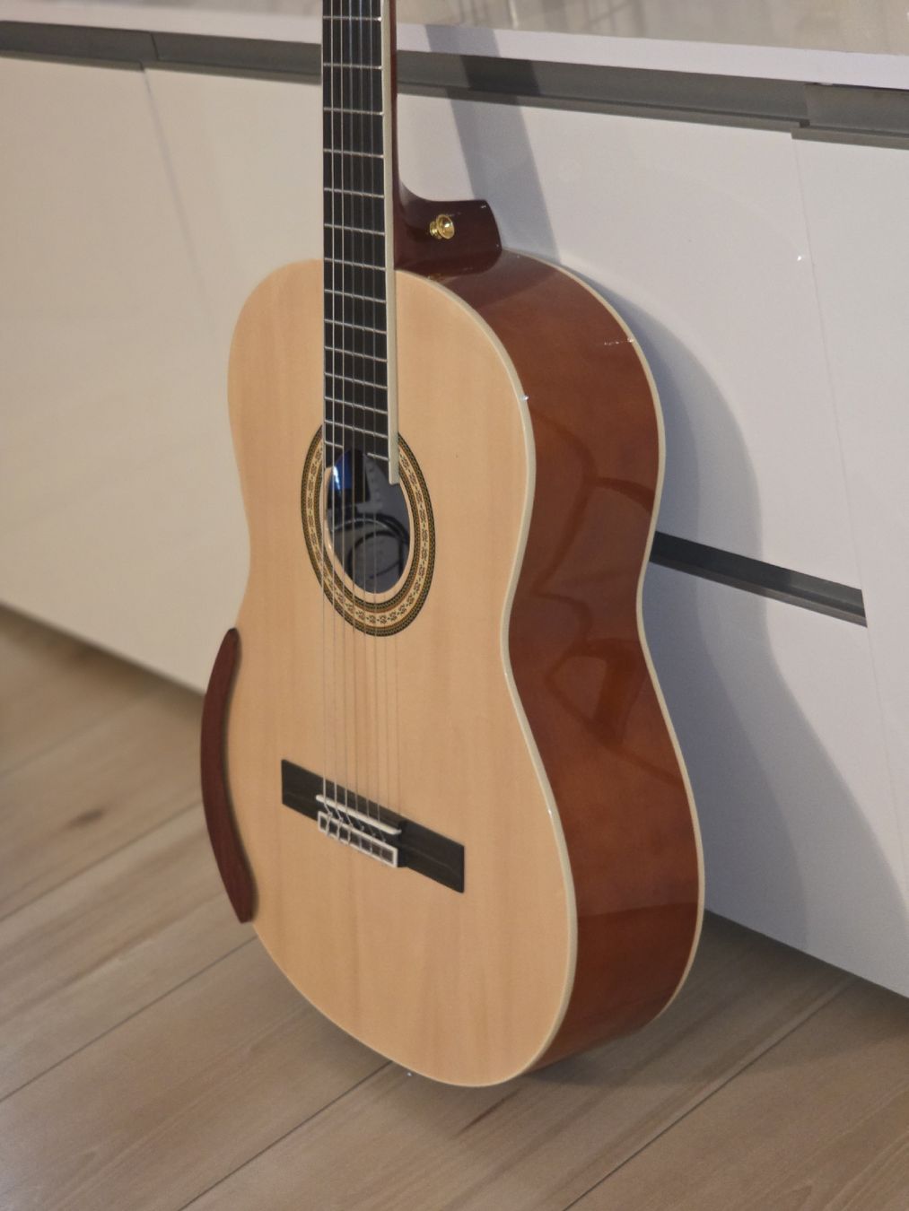 Strumenti musicali: Custom Trans Acoustic Klassische Gitarre – Nuovo (secondo la descrizione) da Schuepfheim venduto da Guttime 2
