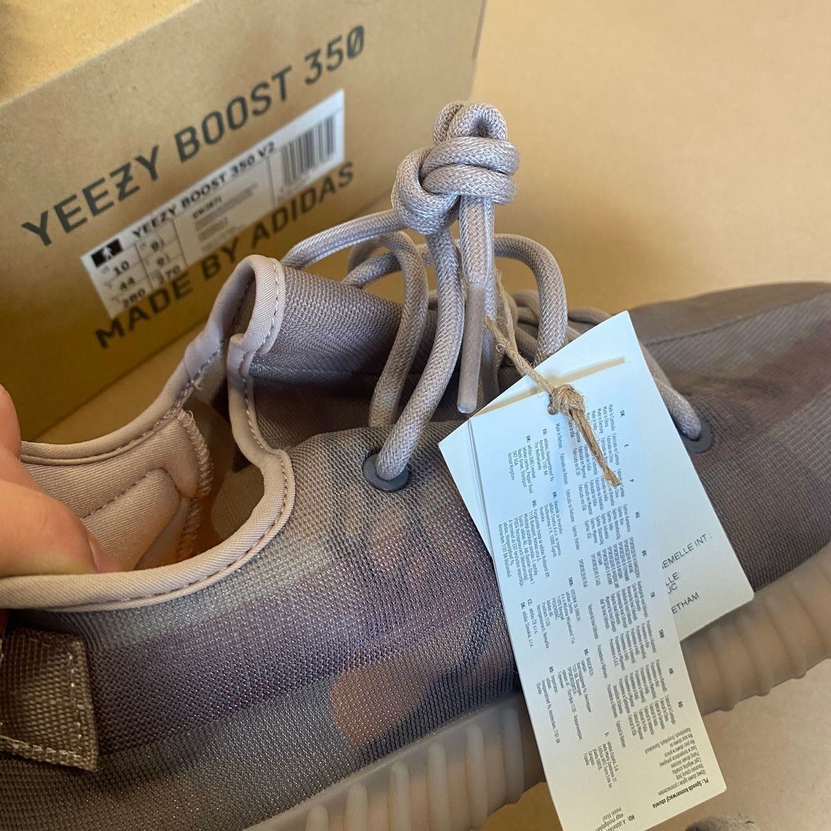 Adidas Herrenschuhe: Yeezy 350 V2 Mono Mist's – Neu und originalverpackt aus St. Gallen von sourced_limited 2