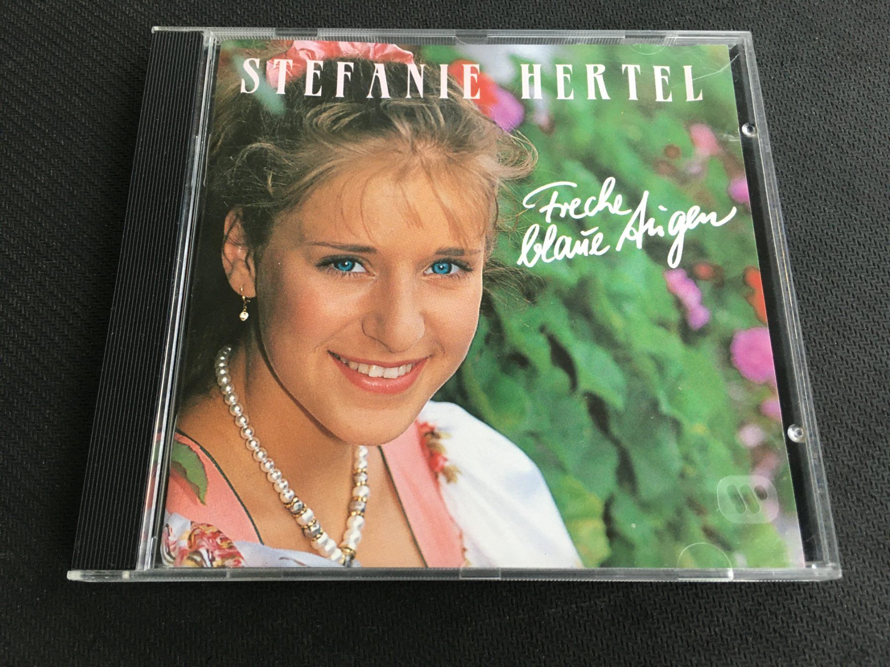 CD: Stefanie Hertel - Freche blaue Augen -CD- – Usato da St.Gallen venduto da MedienJoe