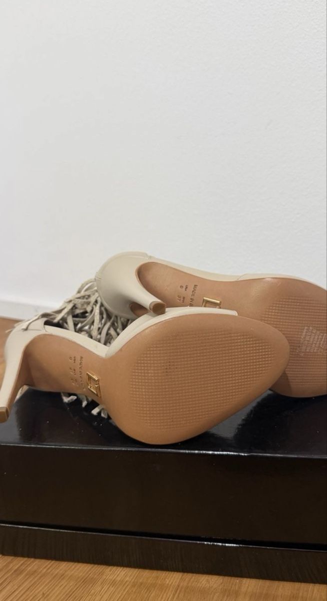 Chaussures femmes: Luz da Lua Sandalen Leder Fransen beige Grösse 39 – Neuf (Voir description) à Horn par FashionFlowerCh 5