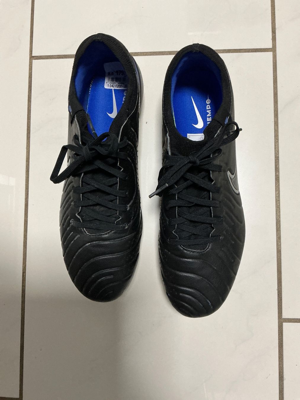Nike Scarpe da uomo: Legend 10 Pro Fg Gr.42 – Nuovo (secondo la descrizione) da Biel-Benken BL venduto da Sahra1 1