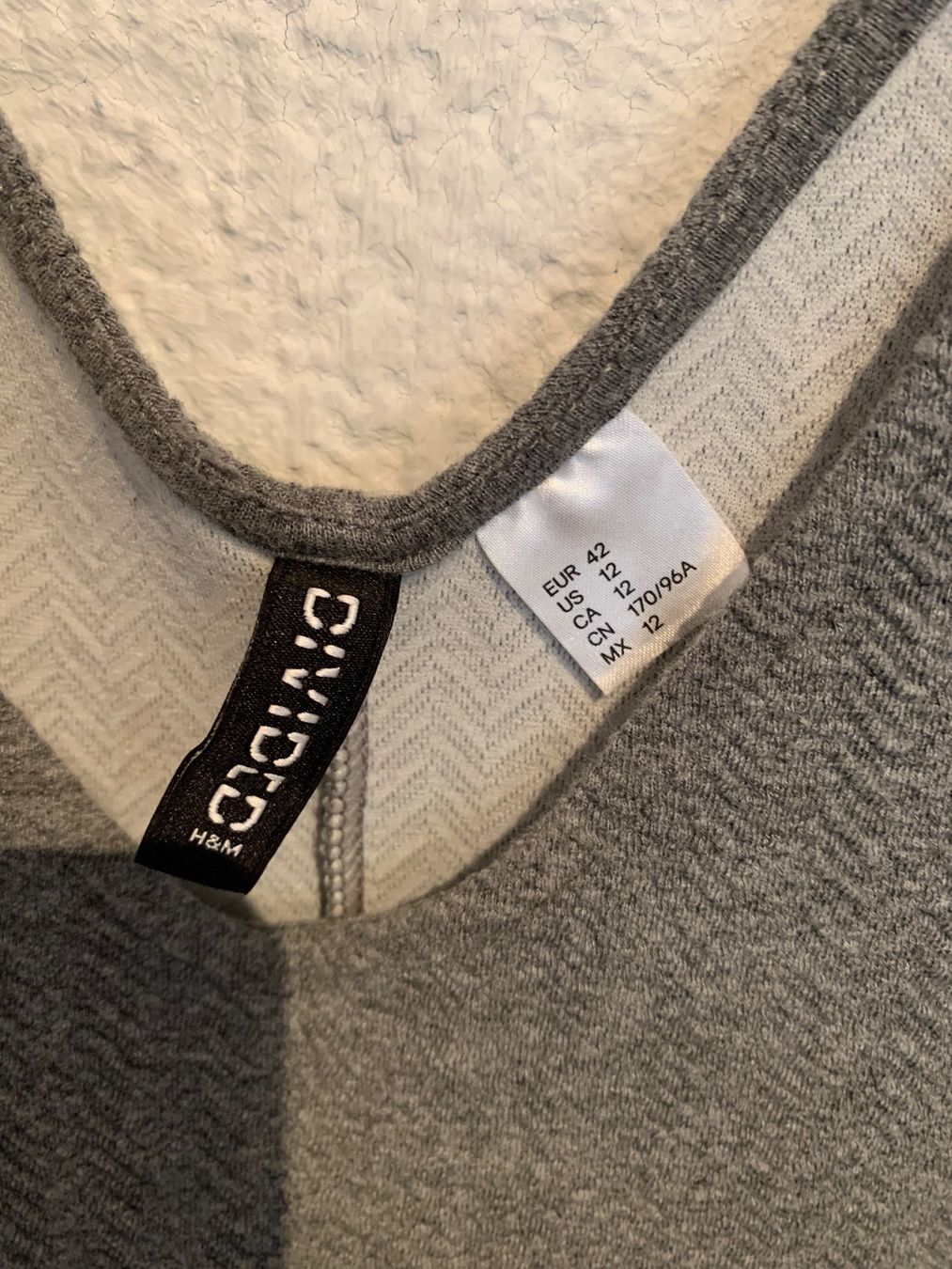 H&M Kleider: H&M Kleid Cut Outs grau Gr. M / L – Gebraucht aus Fislisbach von KolibriSecondhand 1