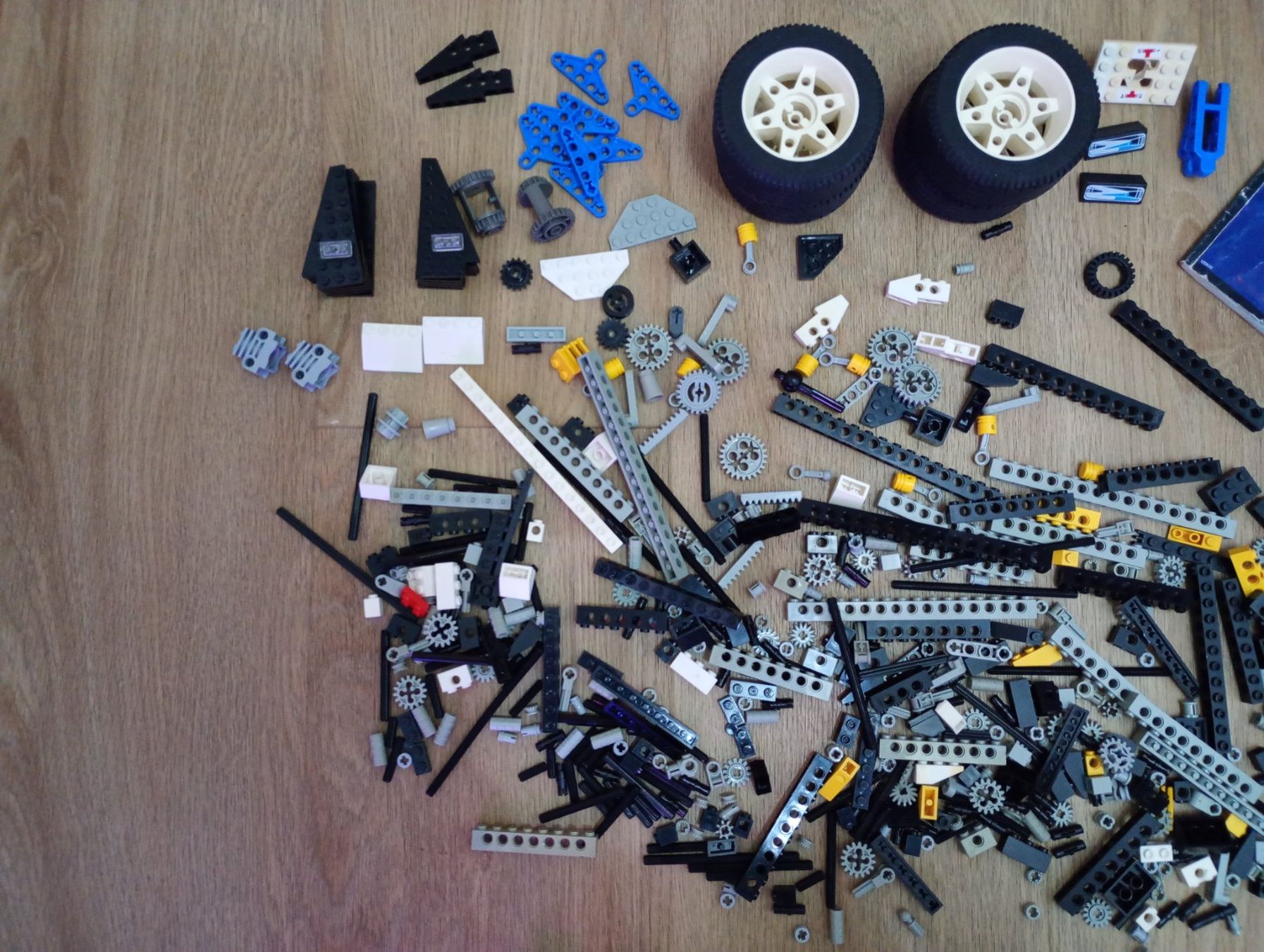 Lego Kit di costruzioni: Ersatztteile zu Lego Model 8880 – Usato da Herisau venduto da Sjan 1