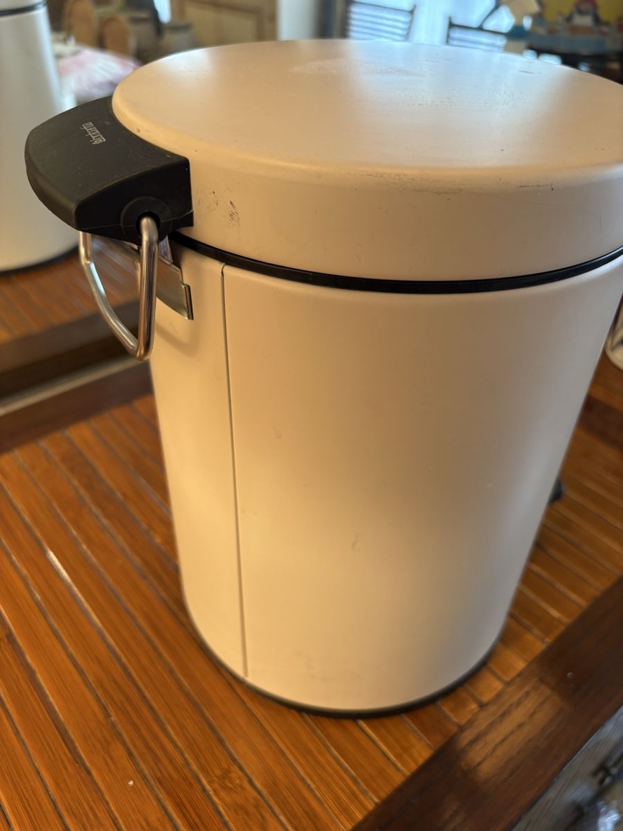 Brabantia Abfalleimer: Poubelle Brabantia 5L – Gebraucht aus Vufflens-la-Ville von newlifegva 2
