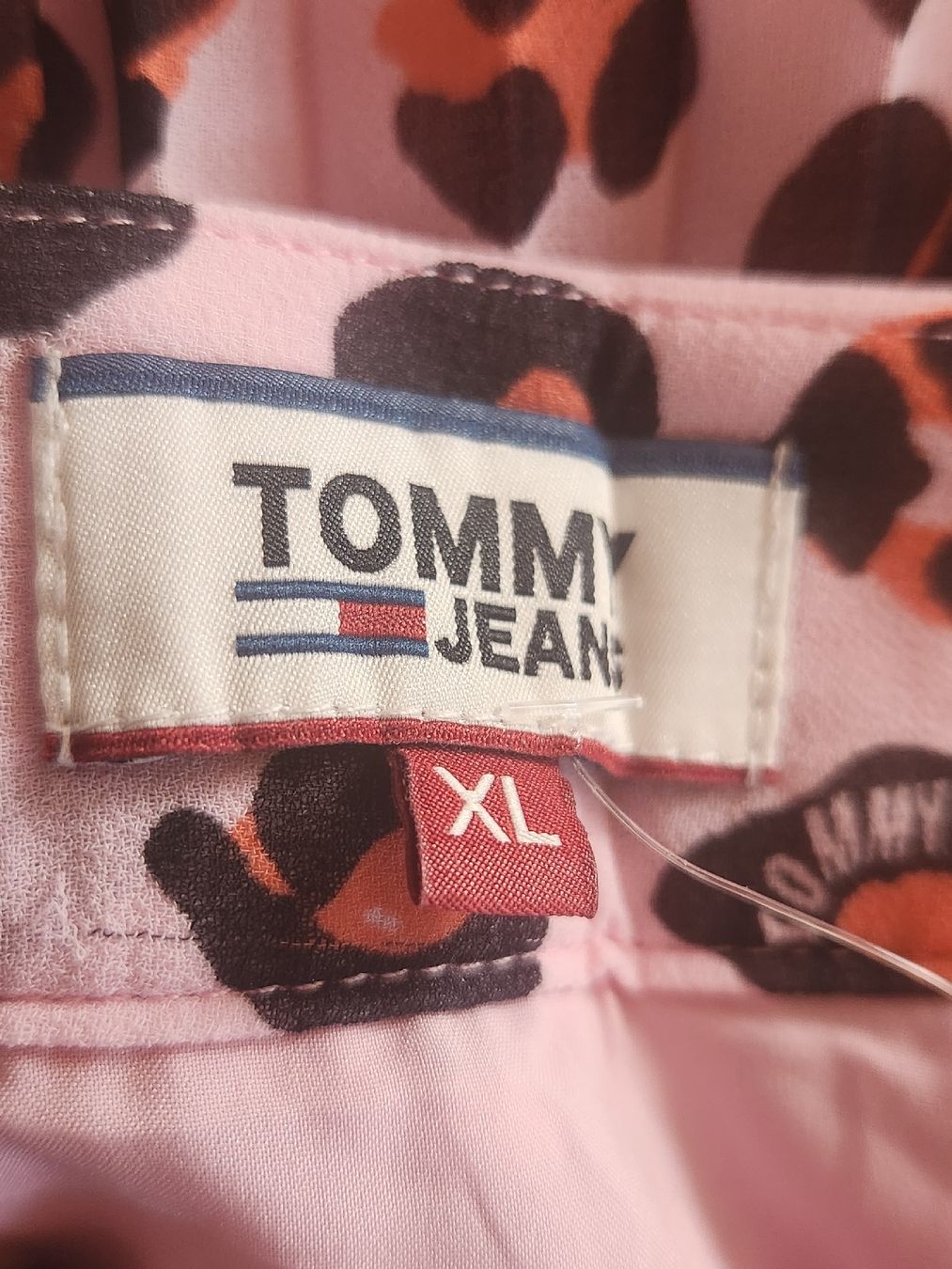 Tommy Hilfiger Gonne: Jupe plissée Tommy Jeans rose léopard taille XL – Usato da Niedergösgen venduto da Eva2410 6