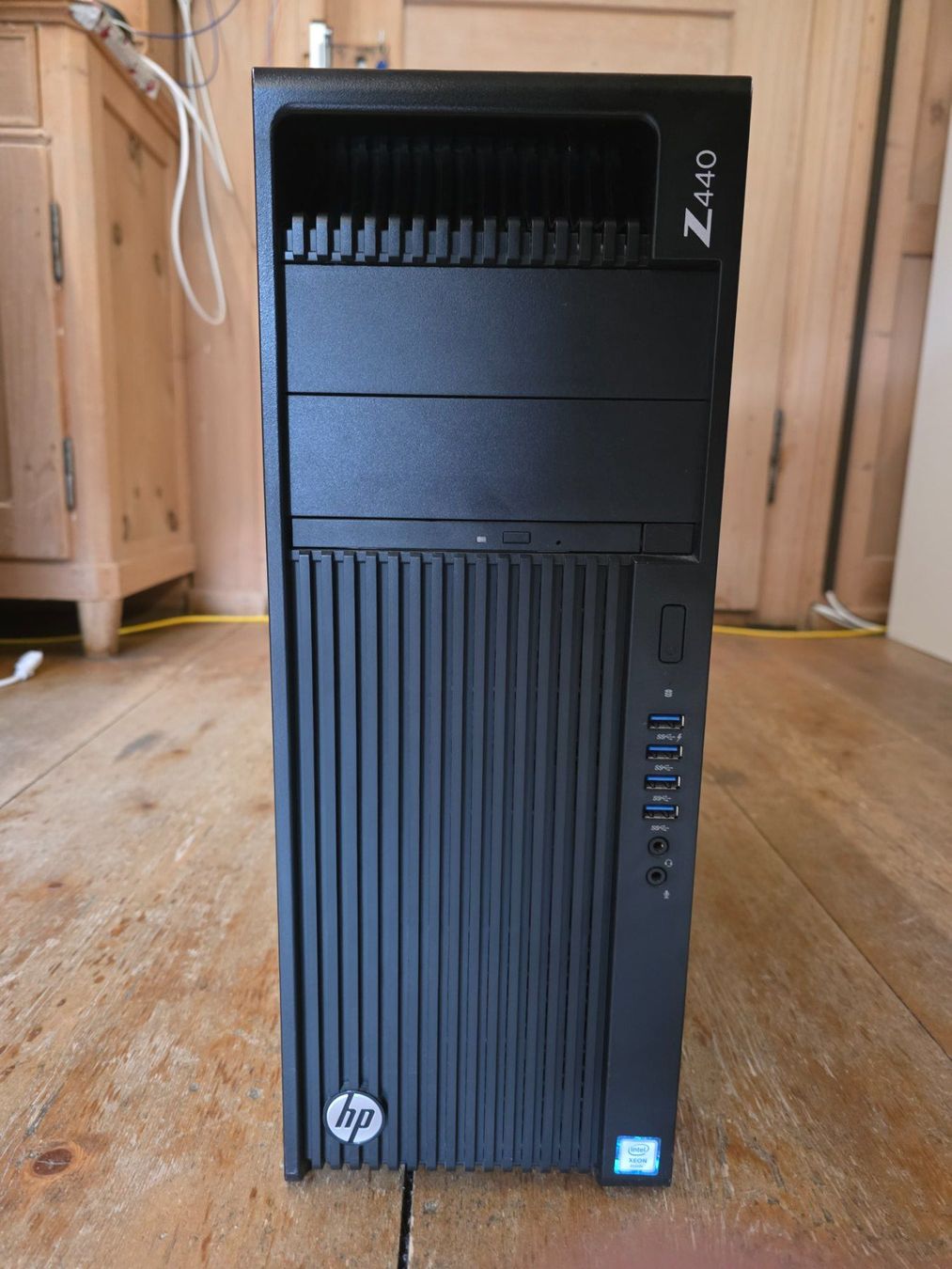 Hewlett Packard PC: HP Z440 Workstation - Intel Xeon E5-1603 v3, 32GB RAM Win 11 – Usato da St. Antönien venduto da easy_seller