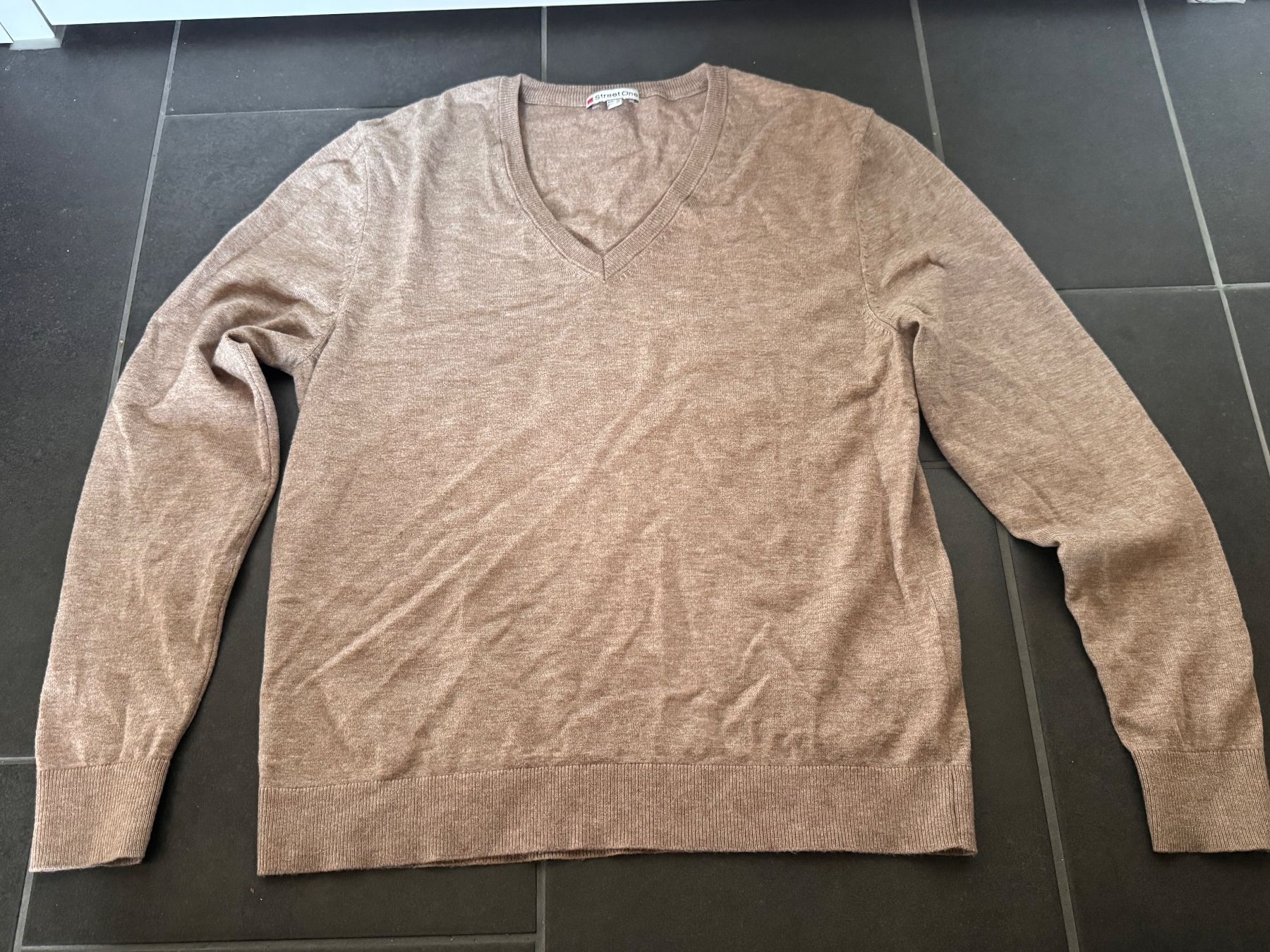 Pulls & Sweat-shirts: Basic Pullover beige Street One Gr. 34 – D'occasion à Rothrist par Fondgruebe