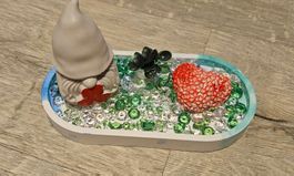 ​Handgemachte Deko-Schale mit Wichtel, Herz & Glitzersteinen